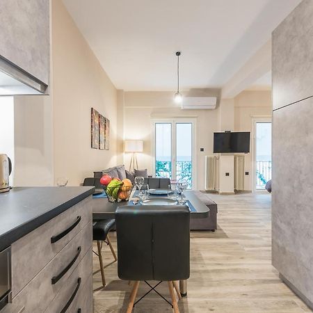 Modern Apartment Downtown アテネ エクステリア 写真